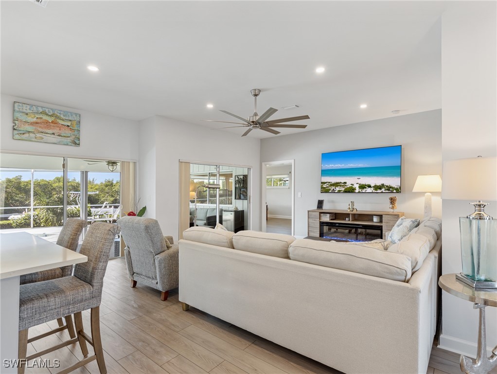 3 Bed Pool Home for Sale in Palm Acres, photo 3