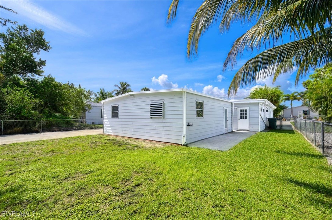 2 Bed ManufacturedHome for Sale in Naples, FL, $295,000 — photo 3