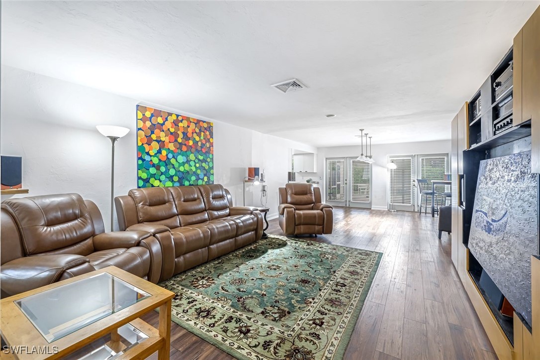 3 Bed Pool Home for Sale in Naples, photo 3