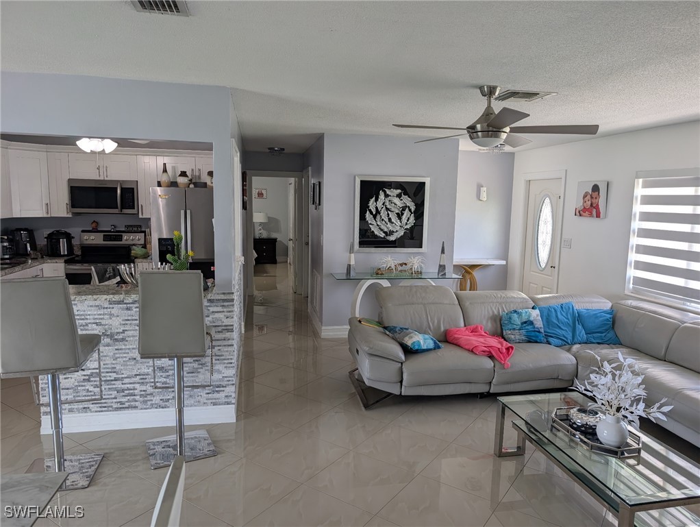 3 Bed SingleFamilyResidence for Sale in Wedgewood, FL — photo 3