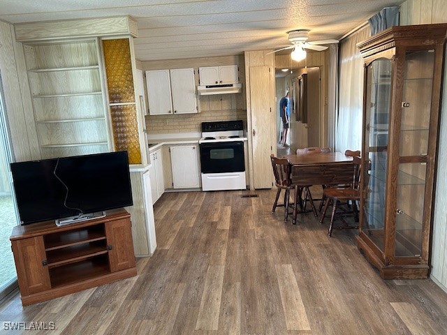2 Bed ManufacturedHome for Sale in Carriage Village, FL — photo 3