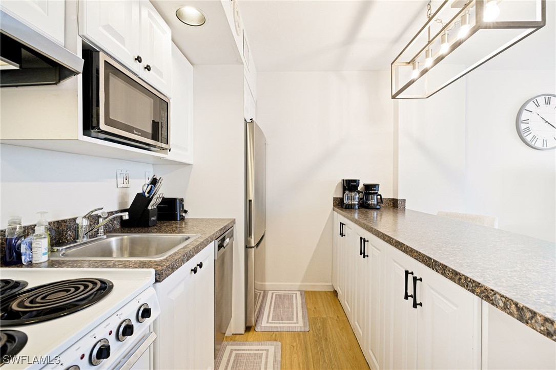 1 Bed Pool Home for Sale in Fort Myers Beach, FL, $395,000 — photo 3