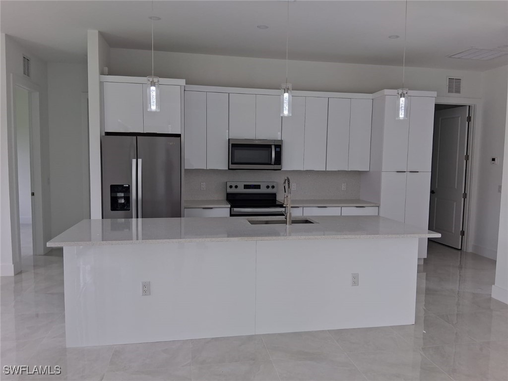 3 Bed SingleFamilyResidence for Sale in Lehigh Acres, photo 3