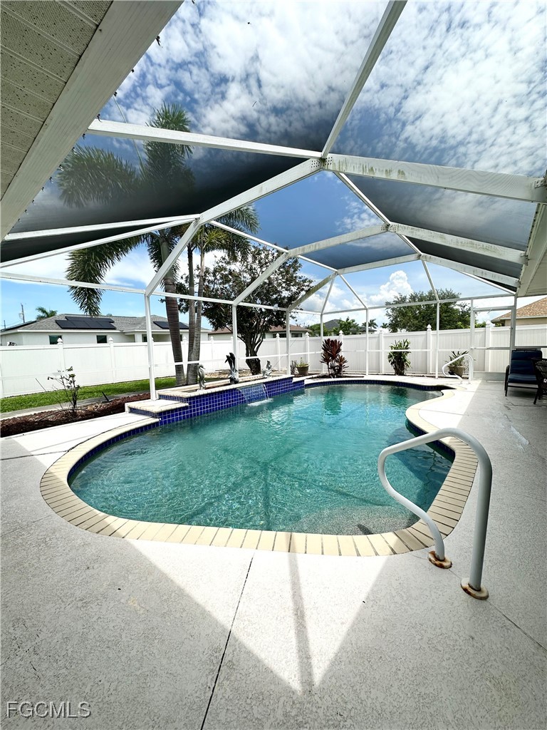3 Bed Pool Home for Sale in Cape Coral, photo 3