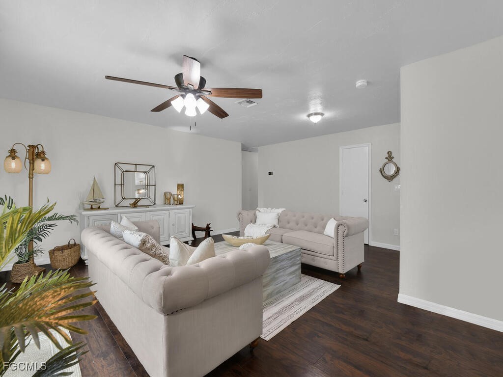 4 Bed SingleFamilyResidence for Sale in Lehigh Acres, photo 3