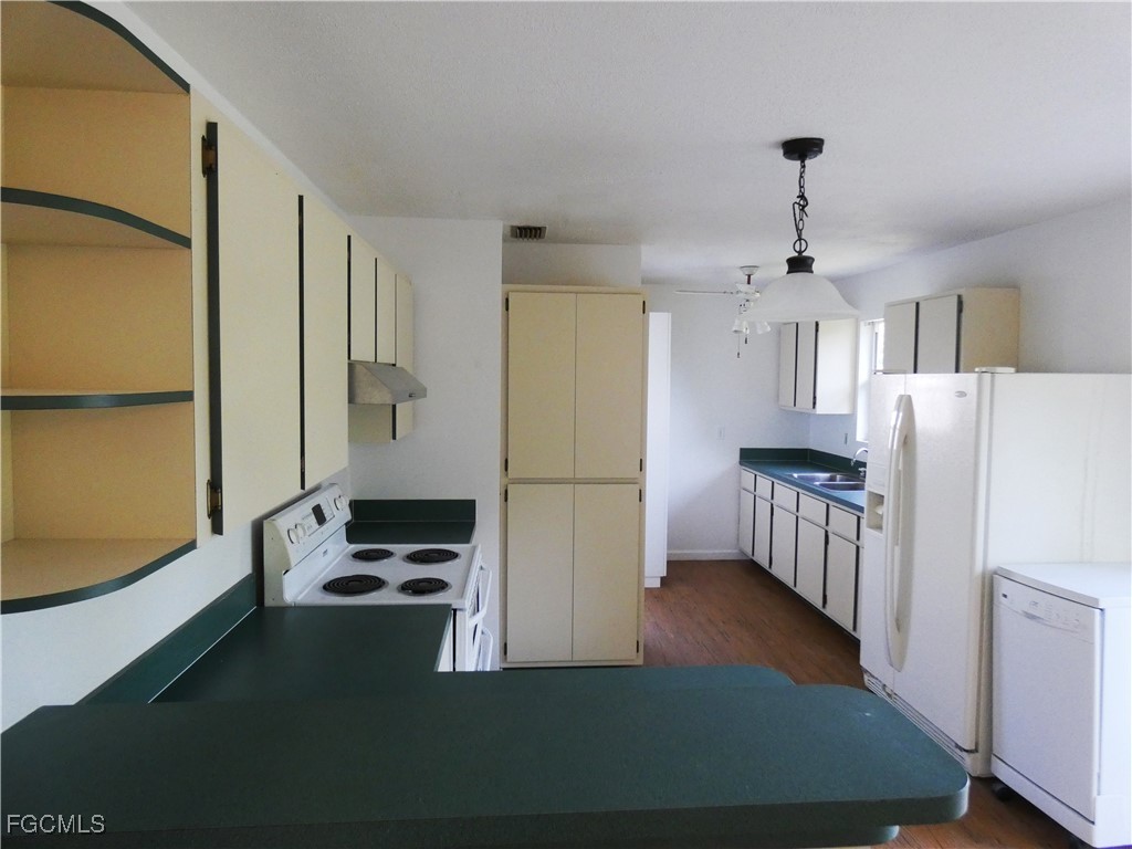 4 Bed SingleFamilyResidence for Sale in Lehigh Acres, FL — photo 3