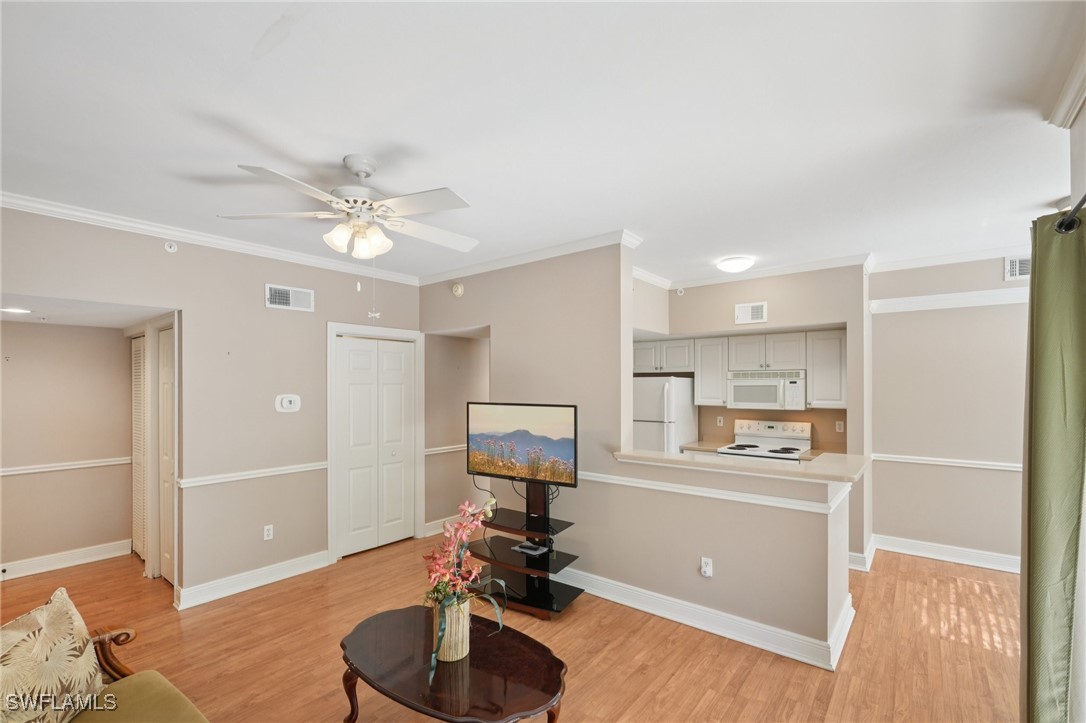 1 Bed Condominium for Sale in Napoli, FL — photo 3