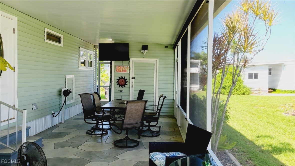 2 Bed ManufacturedHome for Sale in Fort Myers, photo 3