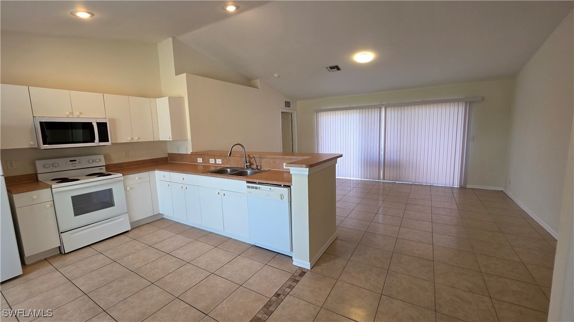 3 Bed SingleFamilyResidence for Sale in Cape Coral, FL — photo 3