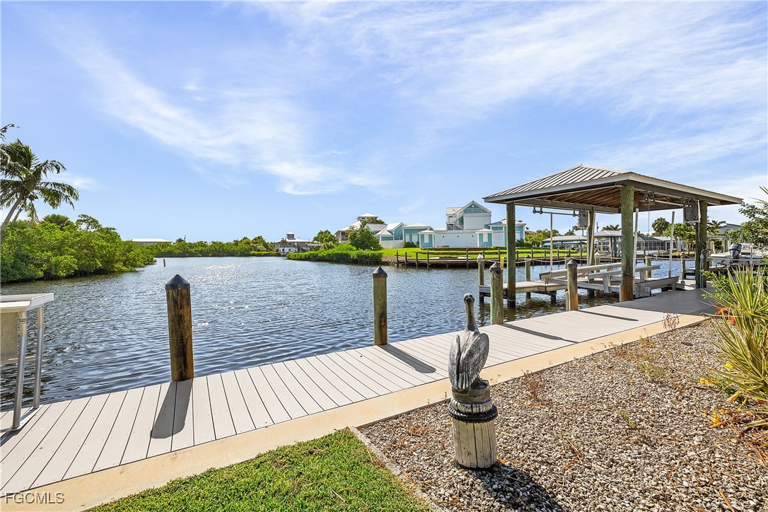 2 Bed Waterfront Home for Sale in Bokeelia, photo 3