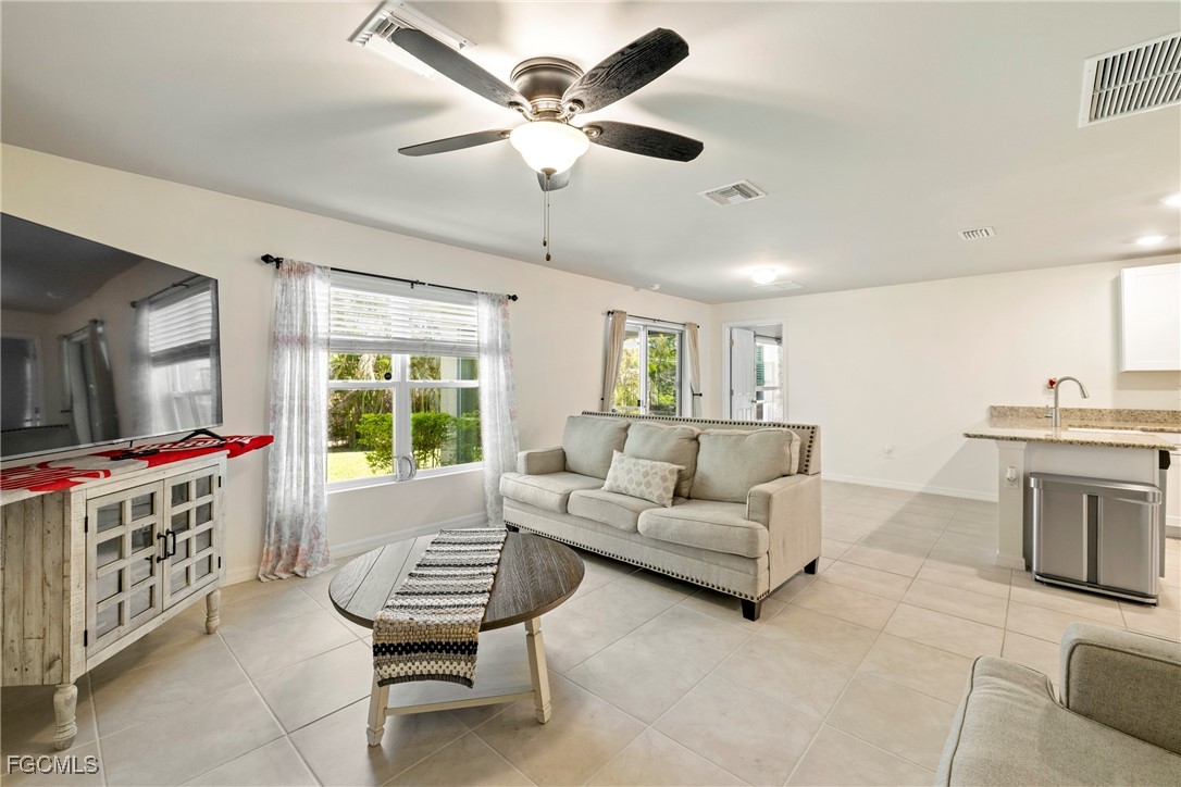 3 Bed SingleFamilyResidence for Sale in Rio Villa Lakes, FL — photo 3