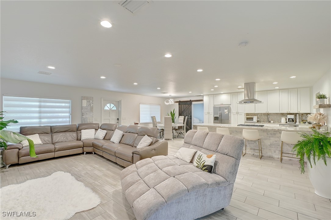 3 Bed SingleFamilyResidence for Sale in Labelle, FL — photo 3