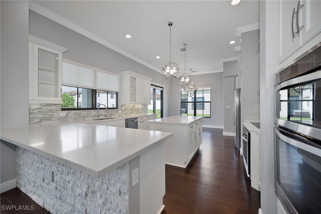 5 Bed SingleFamilyResidence for Sale in Maple Ridge, FL — photo 3
