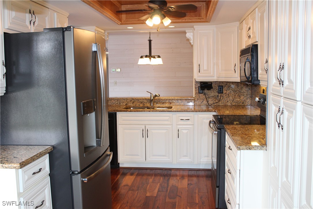 2 Bed Waterfront Home for Sale in Naples, FL, $275,000 — photo 3
