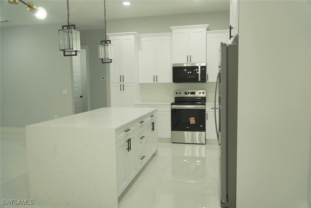 4 Bed SingleFamilyResidence for Sale in Lehigh Acres, photo 3