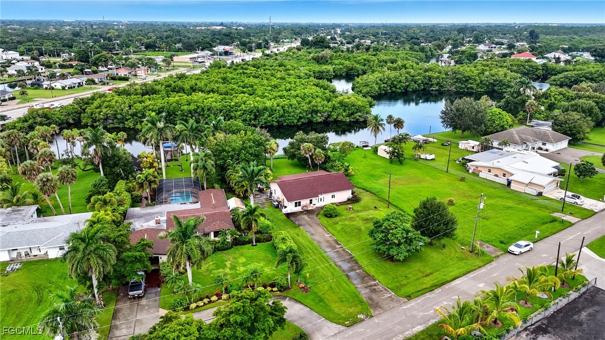 3 Bed Waterfront Home for Sale in North Fort Myers, photo 3
