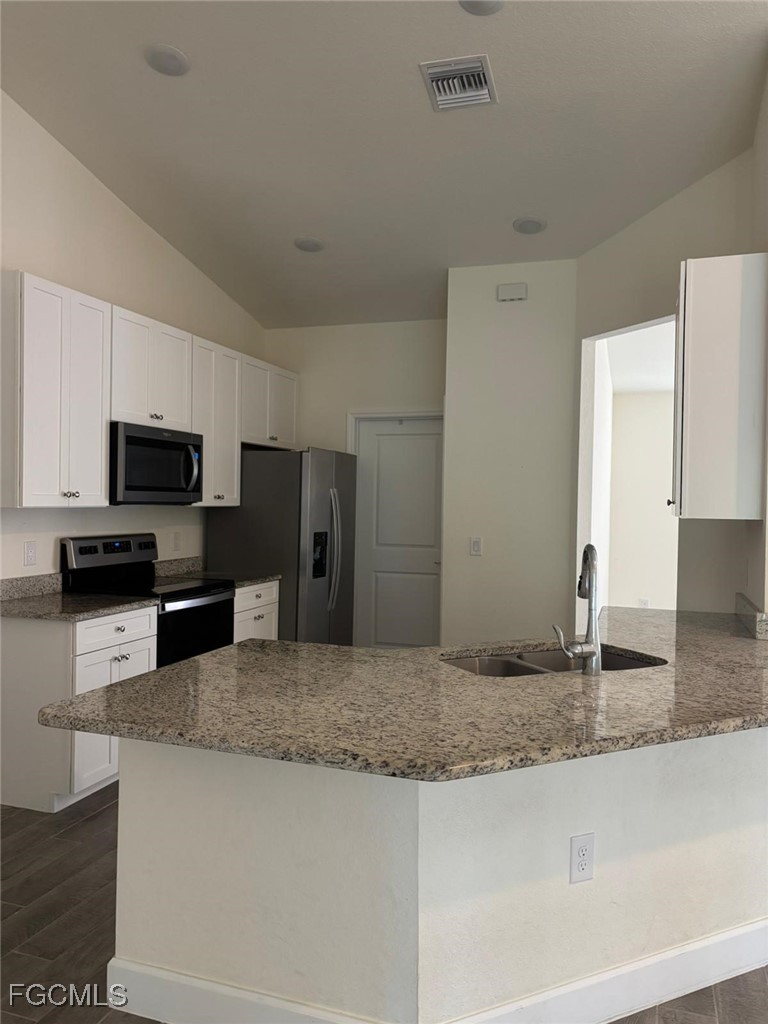 4 Bed SingleFamilyResidence for Sale in Lehigh Acres, photo 3