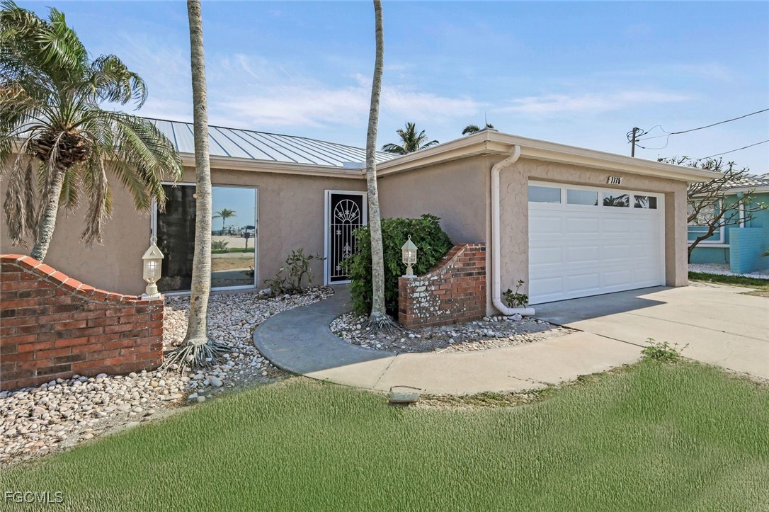 2 Bed Waterfront Home for Sale in Bokeelia, photo 3