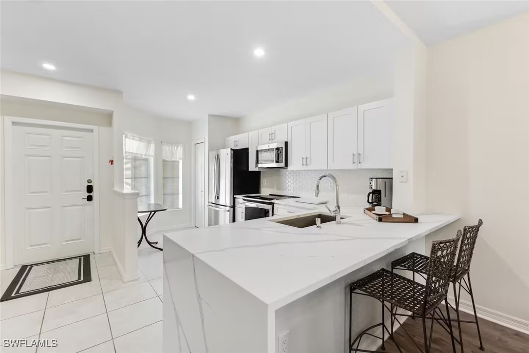 2 Bed Condominium for Sale in Naples, photo 3