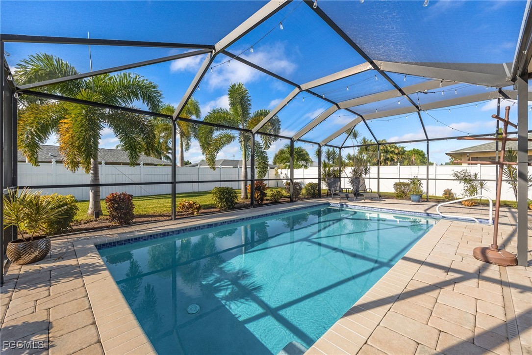 3 Bed Pool Home for Sale in Cape Coral, photo 3
