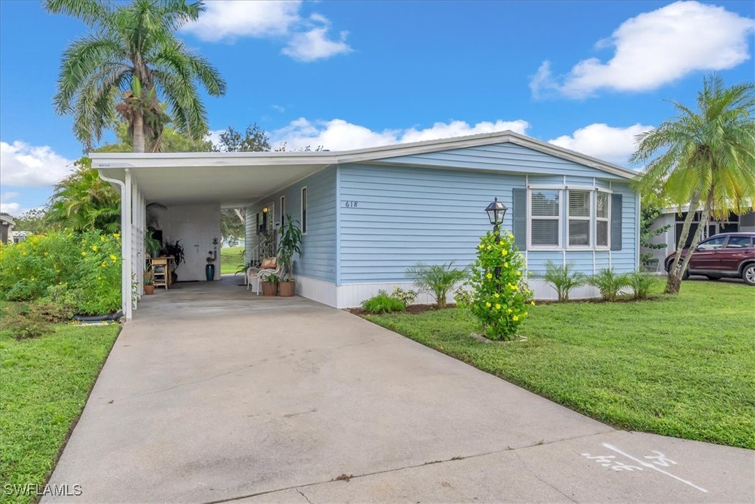2 Bed ManufacturedHome for Sale in Naples, photo 3