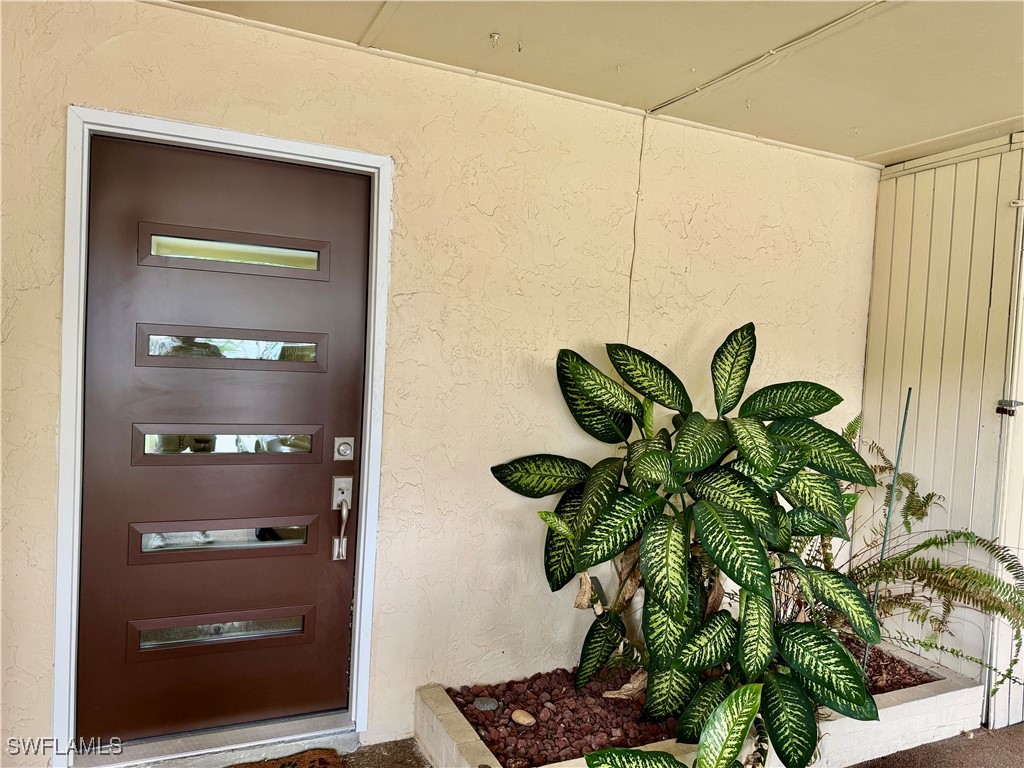 2 Bed Waterfront Home for Sale in Fort Myers, photo 3