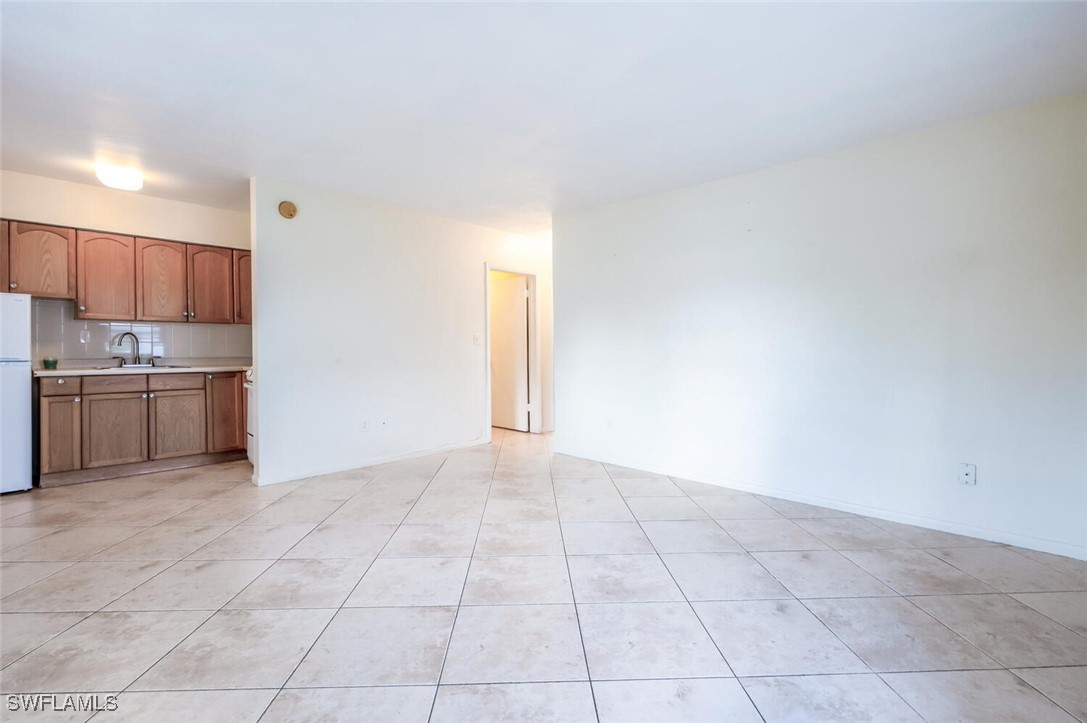 2 Bed Condominium for Sale in Marco Manor Club, photo 3