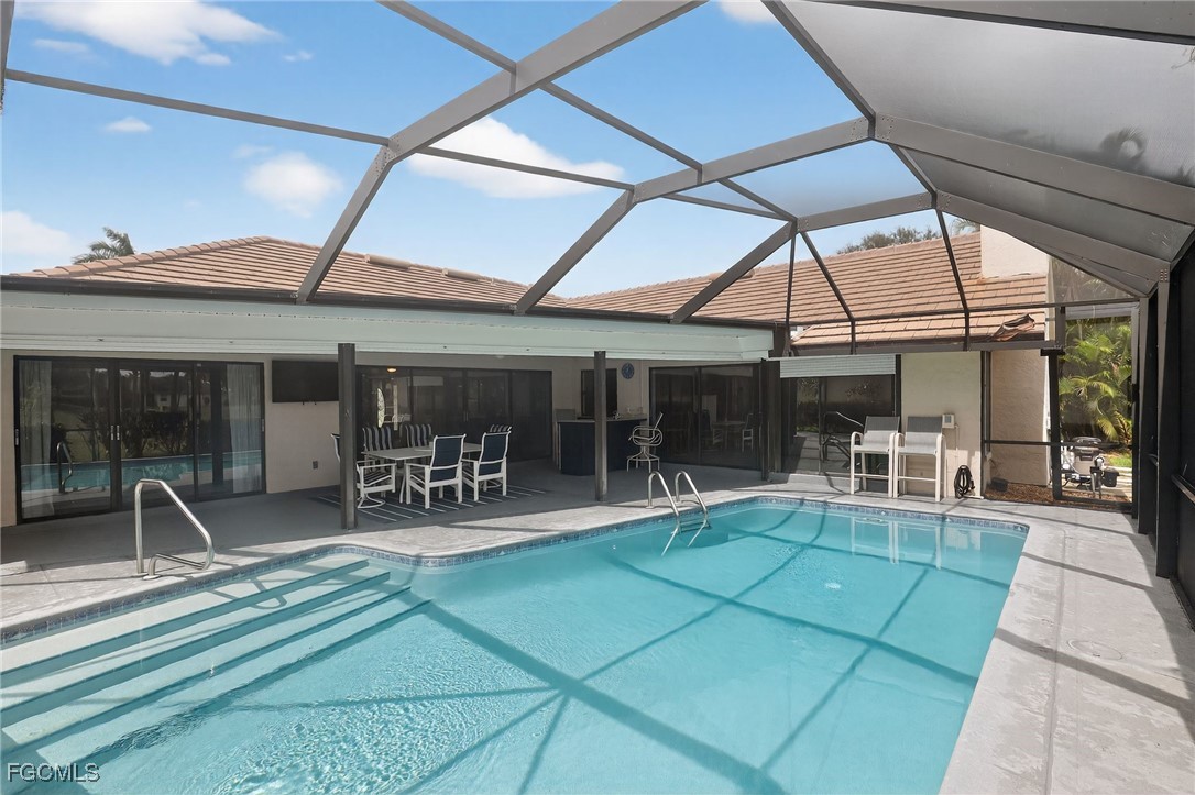 3 Bed Pool Home for Sale in Spanish Wells, photo 3