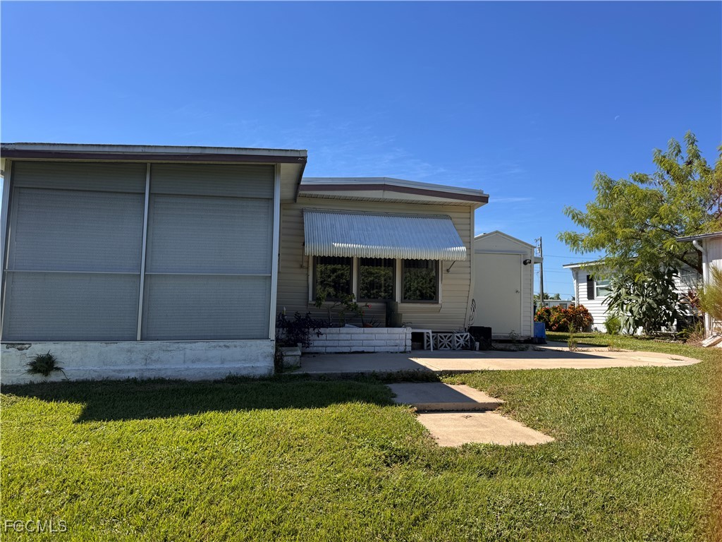 1 Bed Waterfront Home for Sale in Fort Myers, FL, $82,000 — photo 3