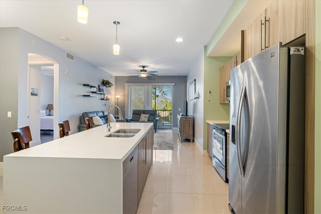2 Bed Condominium for Sale in Royal Pointe, photo 3