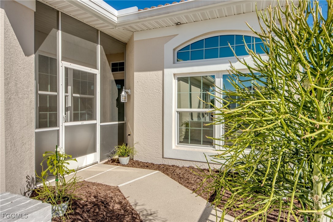 3 Bed Waterfront Home for Sale in Fort Myers, photo 3