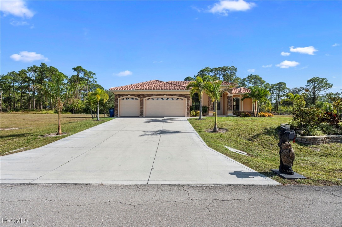3 Bed SingleFamilyResidence for Sale in Lehigh Acres, photo 3