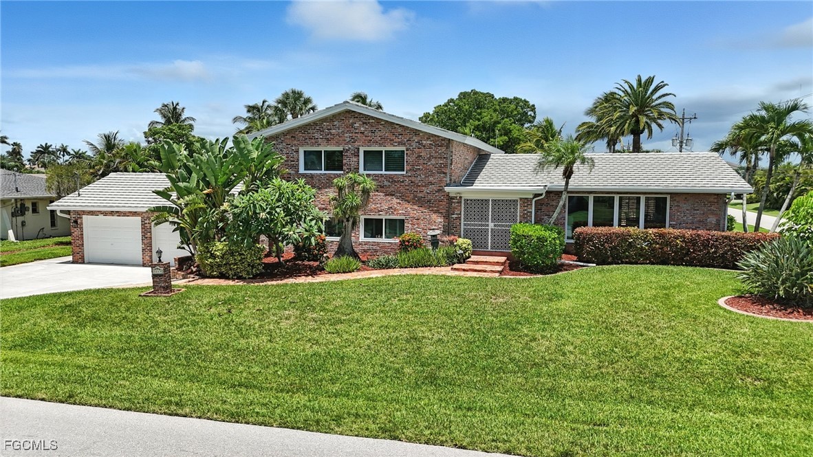 3 Bed Pool Home for Sale in Cape Coral, photo 3