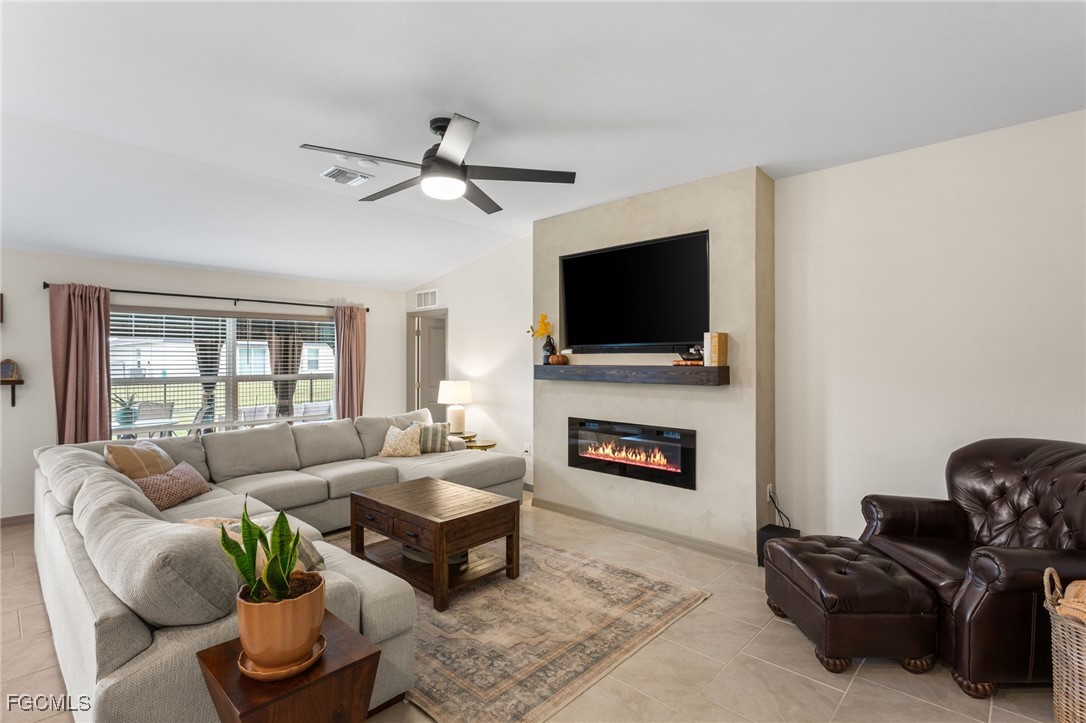 4 Bed SingleFamilyResidence for Sale in Crane Landing, photo 3