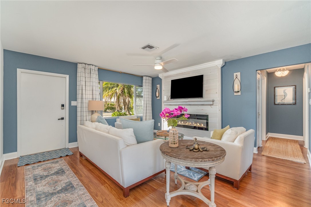 2 Bed Waterfront Home for Sale in Bokeelia, photo 3