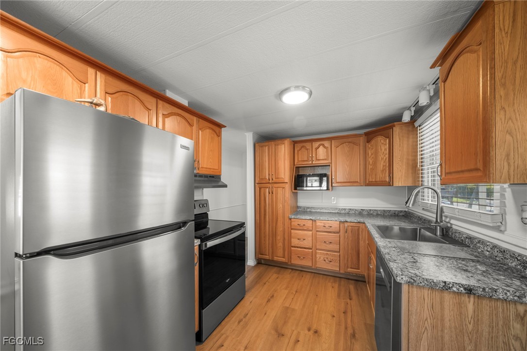 2 Bed Waterfront Home for Sale in St James City, photo 3