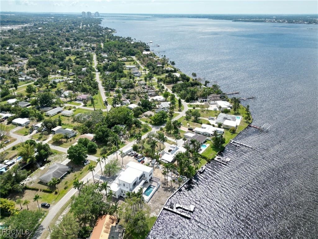 3 Bed Waterfront Home for Sale in Fort Myers, photo 3