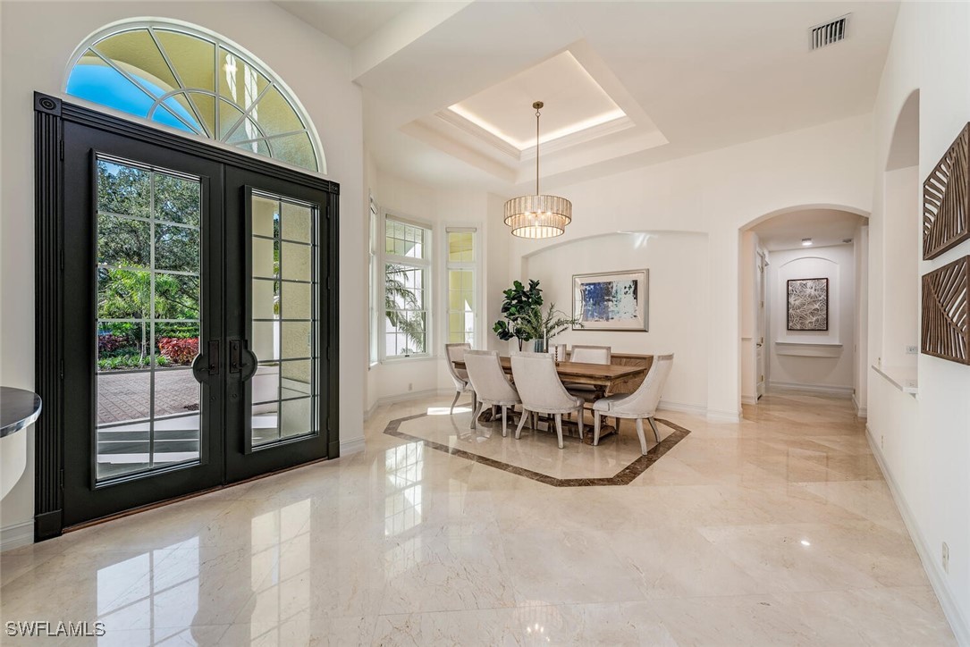 6 Bed Pool Home for Sale in Colliers Reserve, photo 3