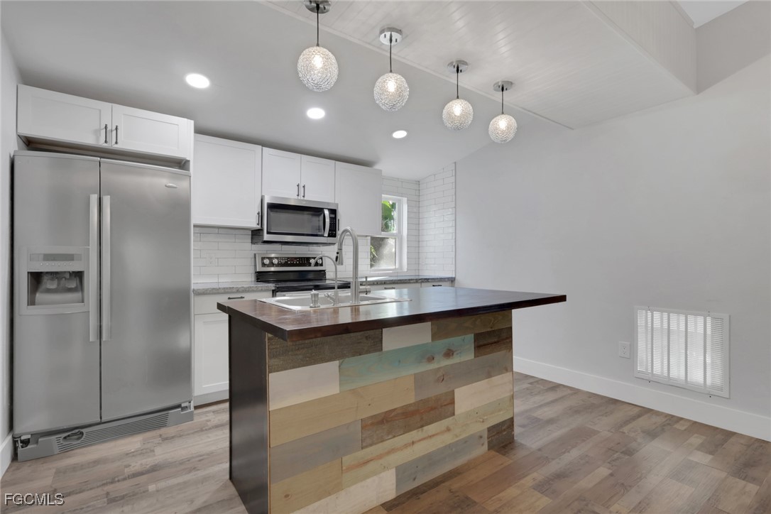 3 Bed SingleFamilyResidence for Sale in Buckingham, FL — photo 3