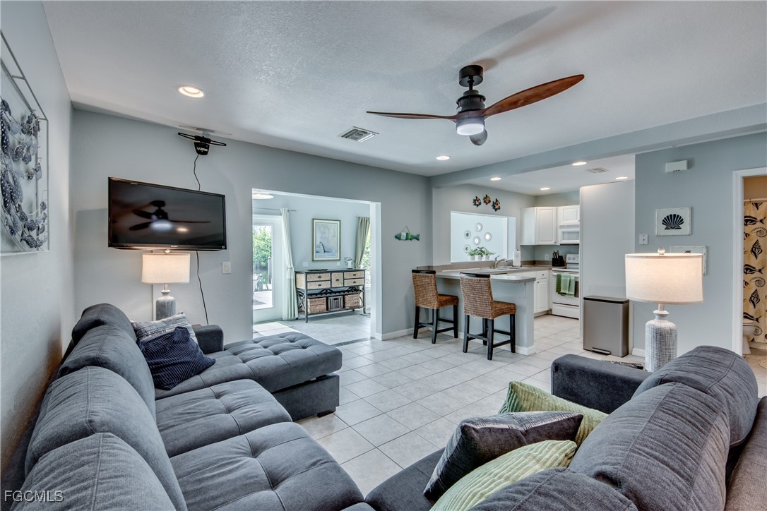 2 Bed Waterfront Home for Sale in Bokeelia, photo 3