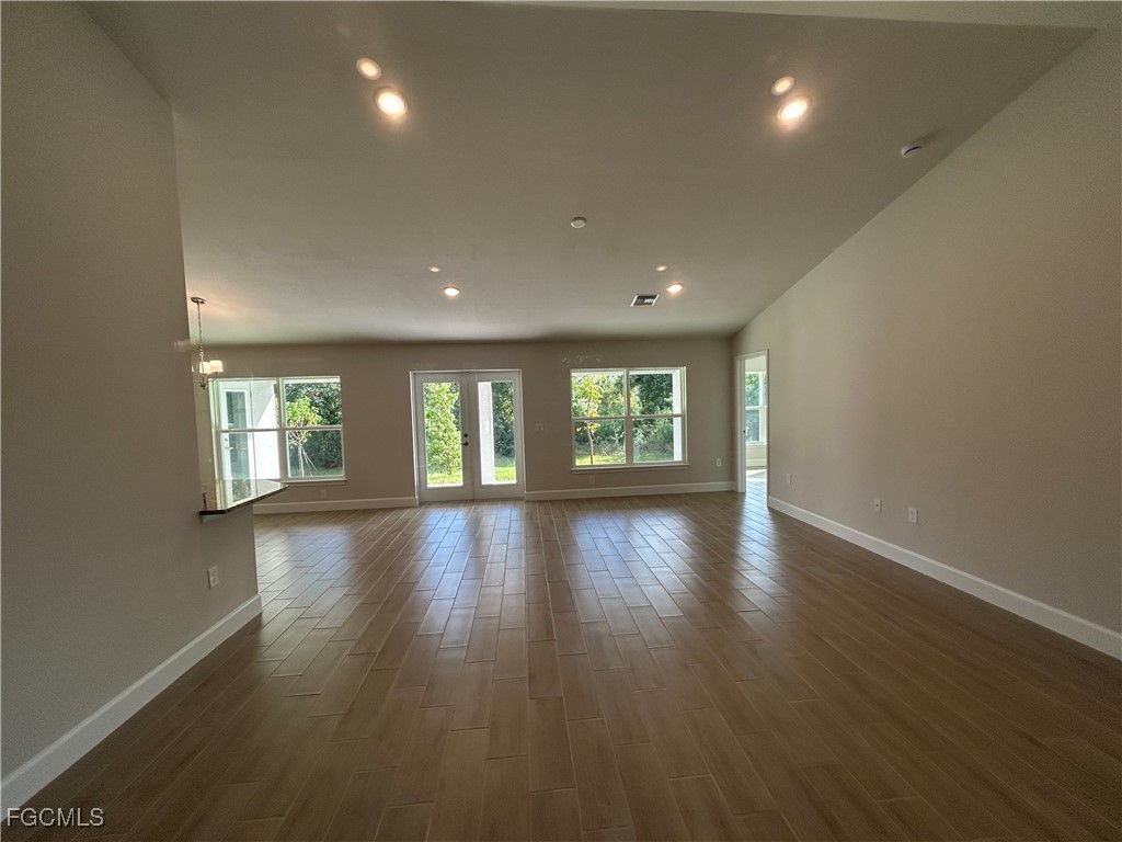 4 Bed SingleFamilyResidence for Sale in Deep Creek, FL — photo 3