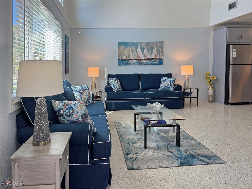 1 Bed Duplex for Sale in Sanibel Shores, photo 3