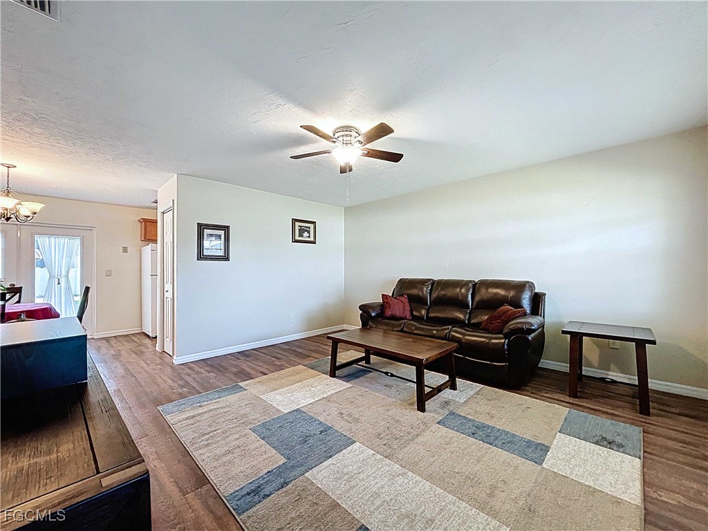 3 Bed SingleFamilyResidence for Sale in Fort Myers, photo 3