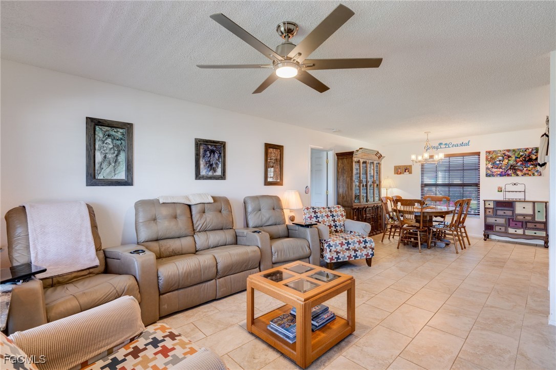 2 Bed Waterfront Home for Sale in Fort Myers, photo 3