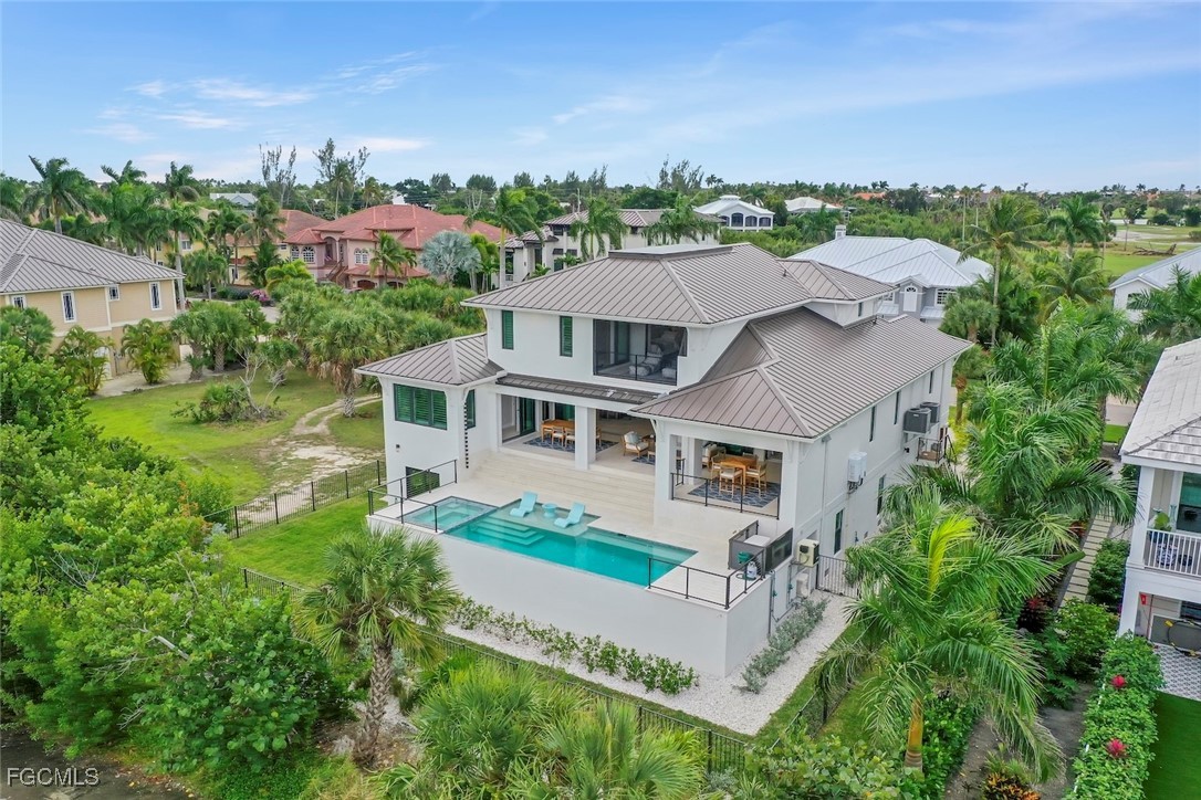 5 Bed Pool Home for Sale in Sanibel, photo 3