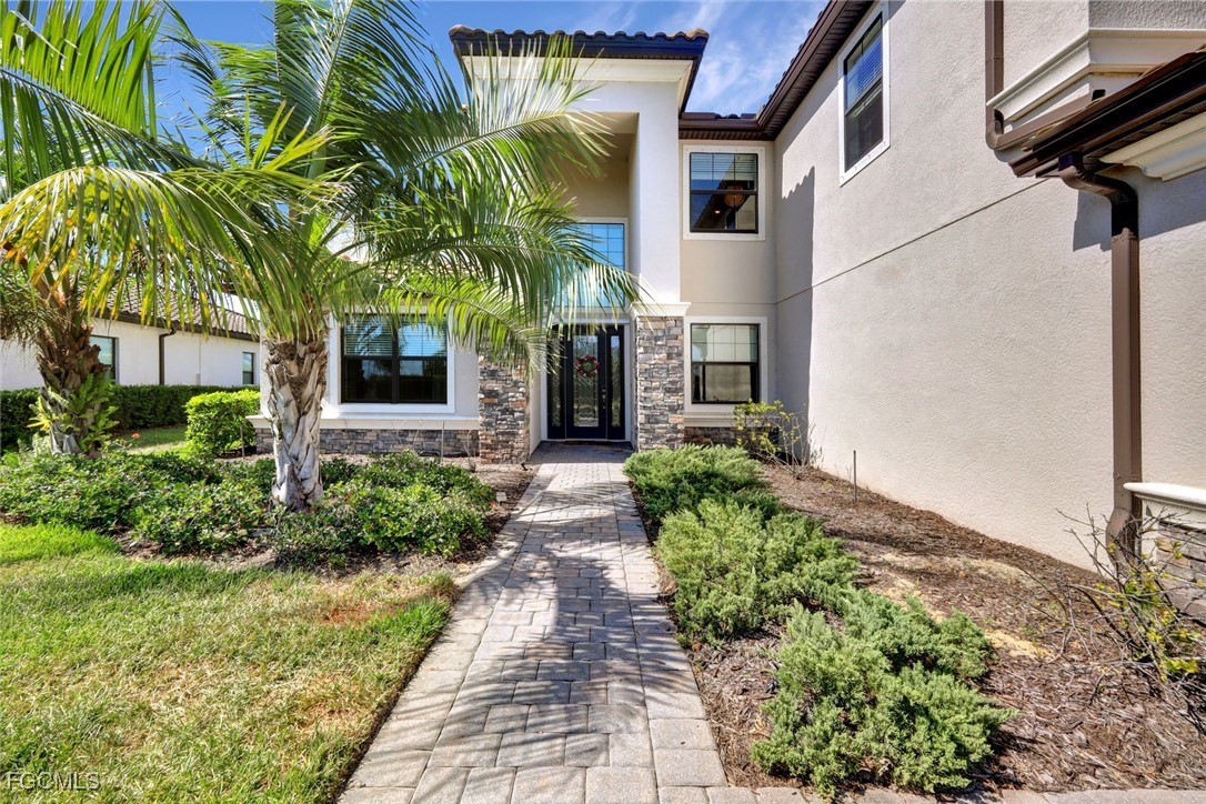 5 Bed Pool Home for Sale in Estero, photo 3