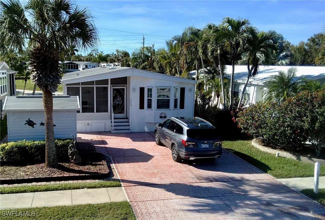 2 Bed SingleFamilyResidence for Sale in Naples, FL, $289,900 — photo 3
