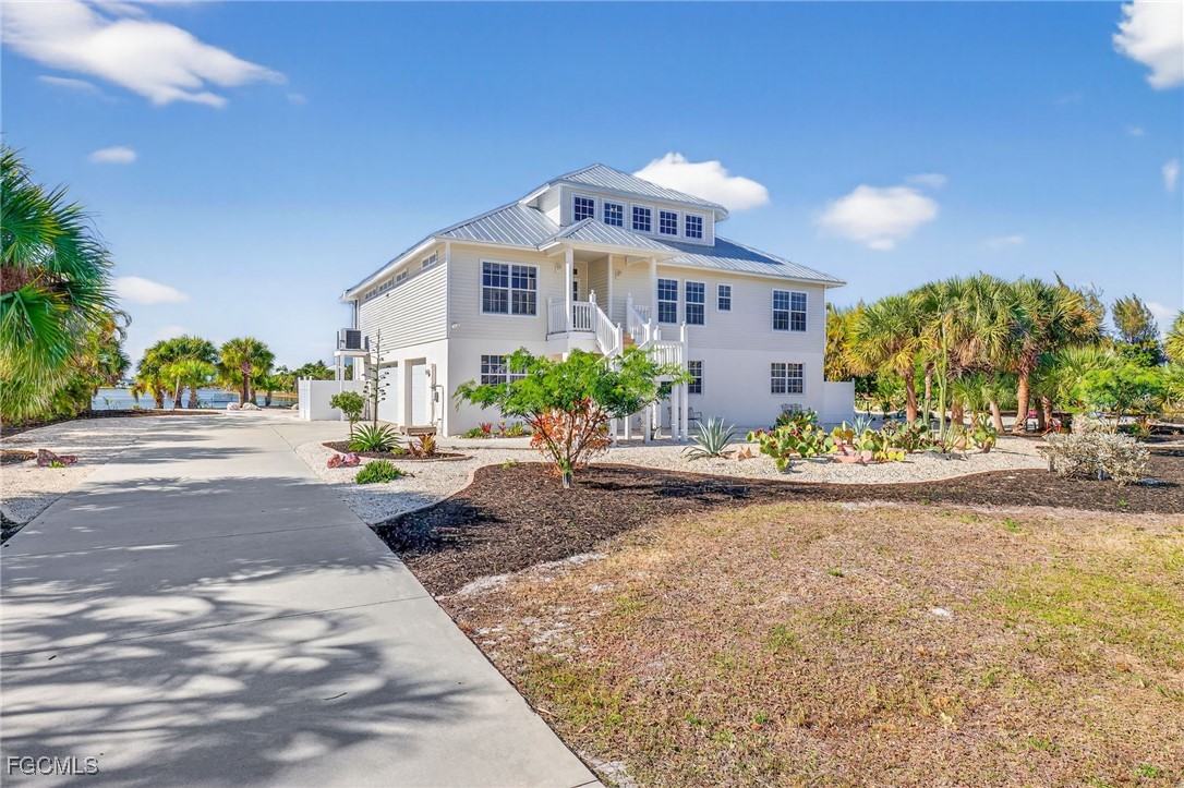 4 Bed Pool Home for Sale in Sanibel, photo 3