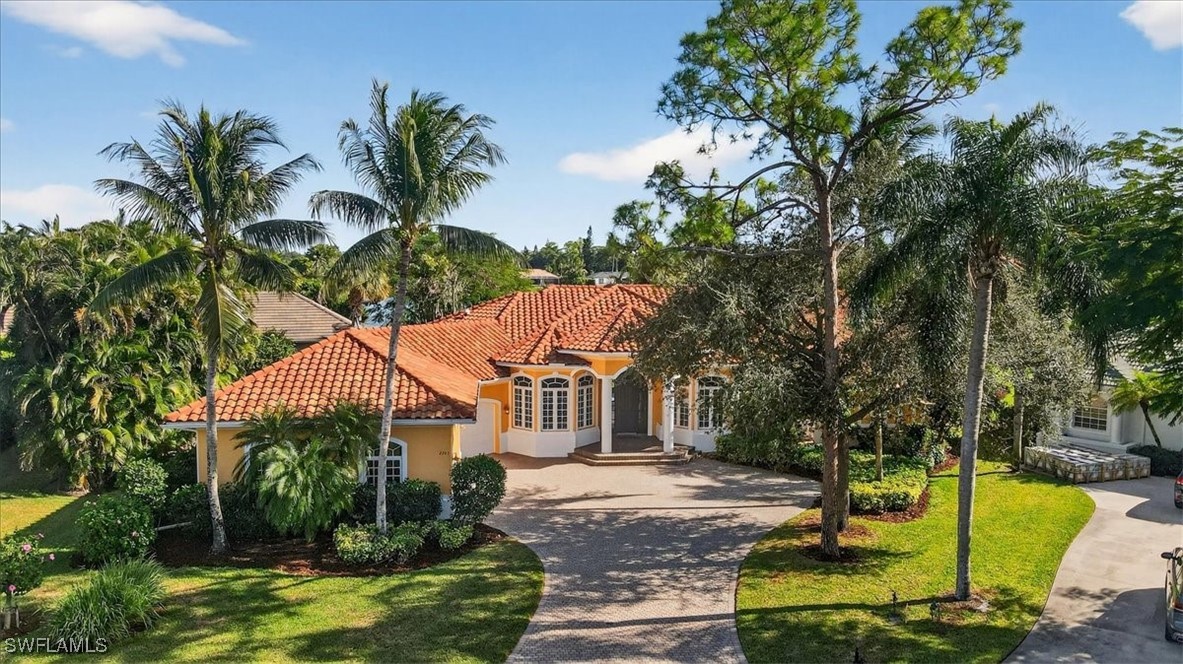 3 Bed Pool Home for Sale in Naples, photo 3