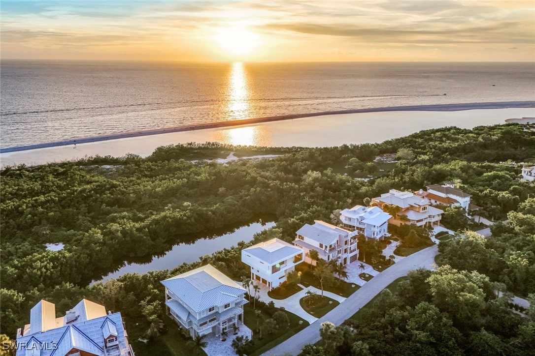 5 Bed Waterfront Home for Sale in Hideaway Beach, photo 3